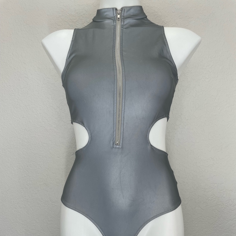 Reflective body suit